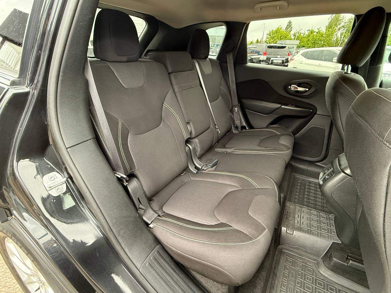 Jeep Cherokee - фото 15