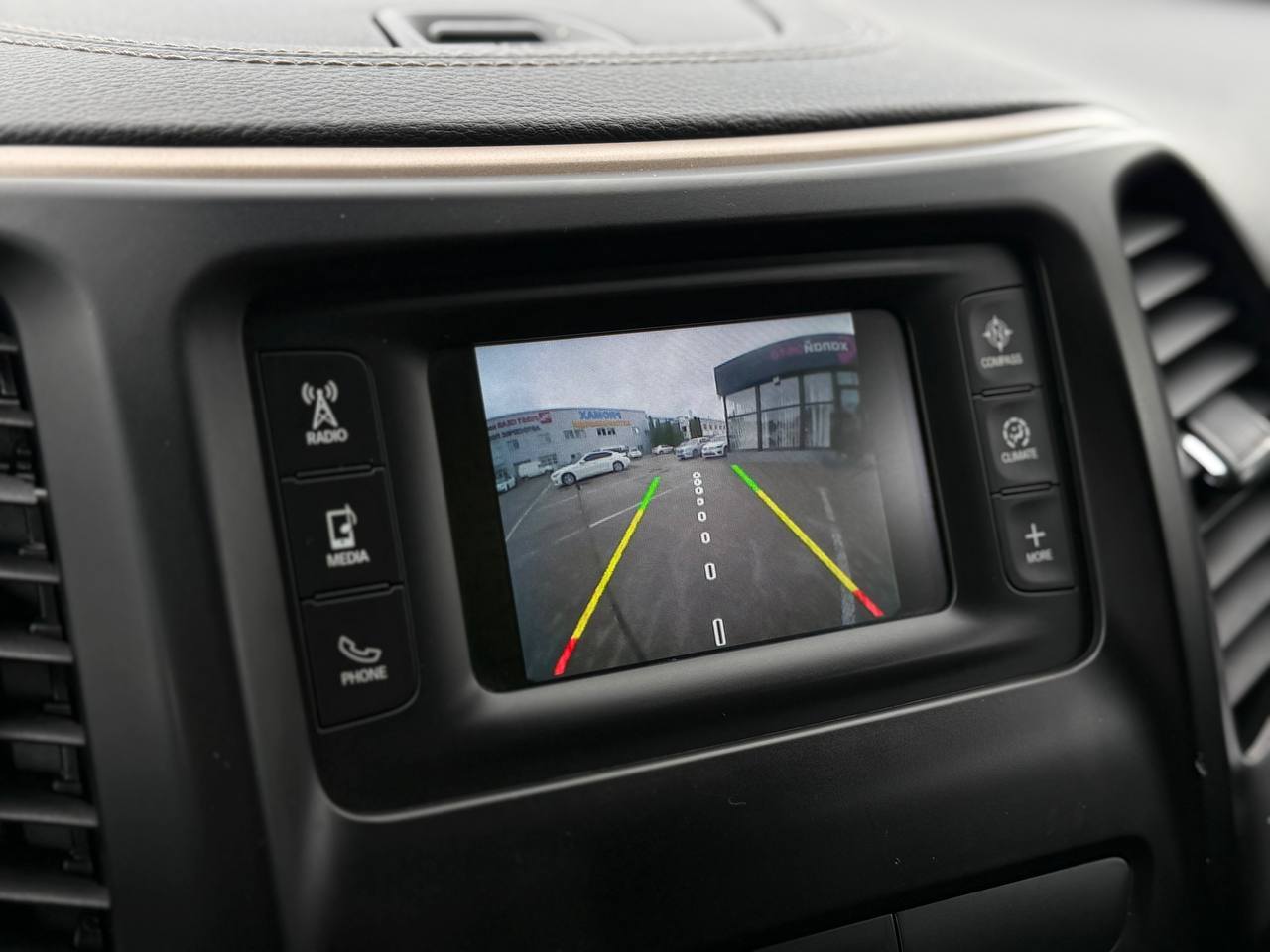 Jeep Cherokee - фото 4