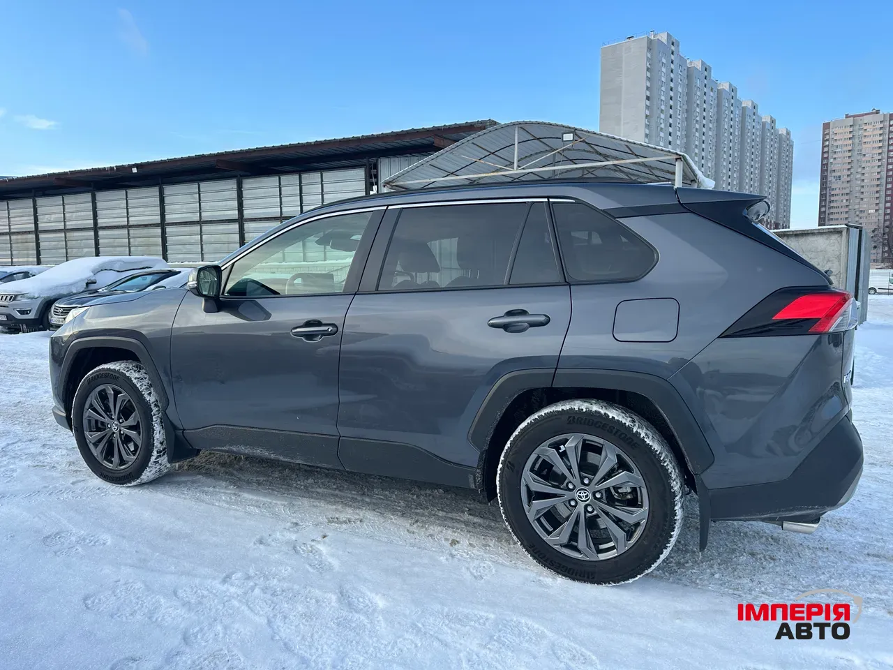 Toyota RAV4 - фото 7