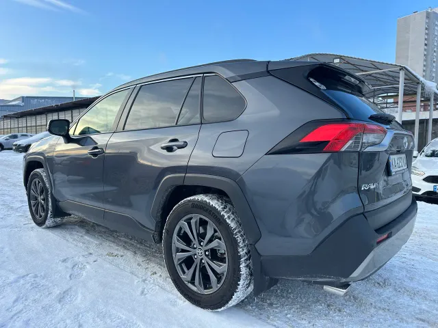 Toyota RAV4 - фото 4