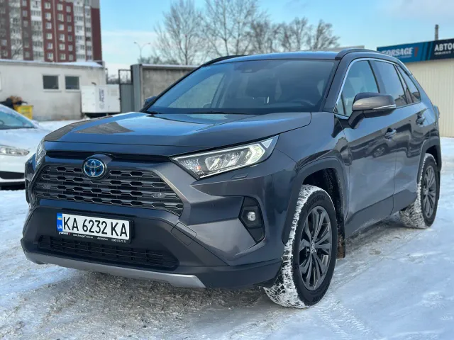 Toyota RAV4 - фото 1