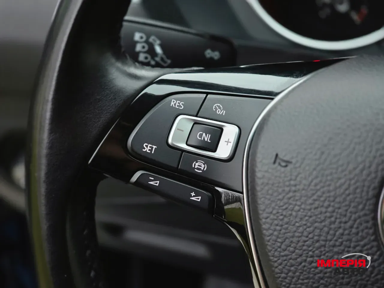 Volkswagen Tiguan - фото 12