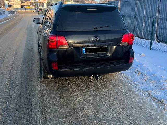 Toyota Land Cruiser - фото 3