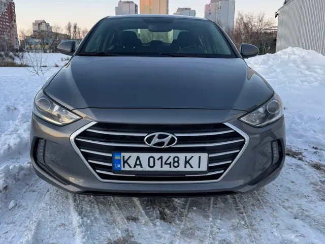 Hyundai Elantra - фото 1