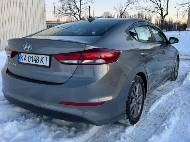 Hyundai Elantra - фото 4