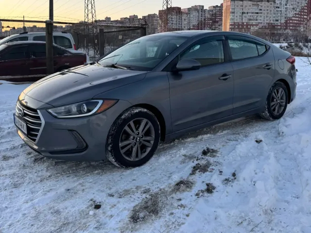 Hyundai Elantra - фото 2