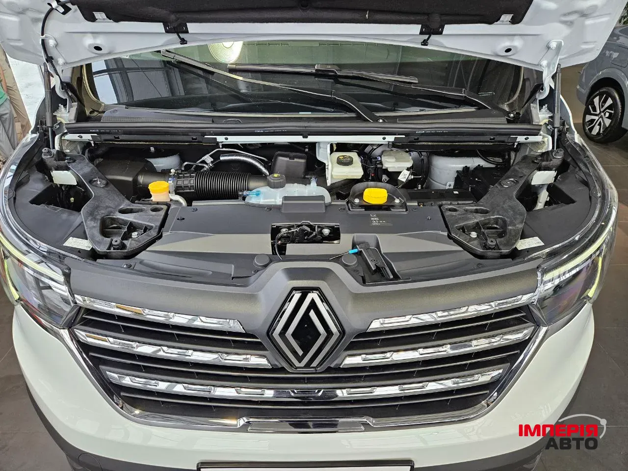 Renault Trafic - фото 2