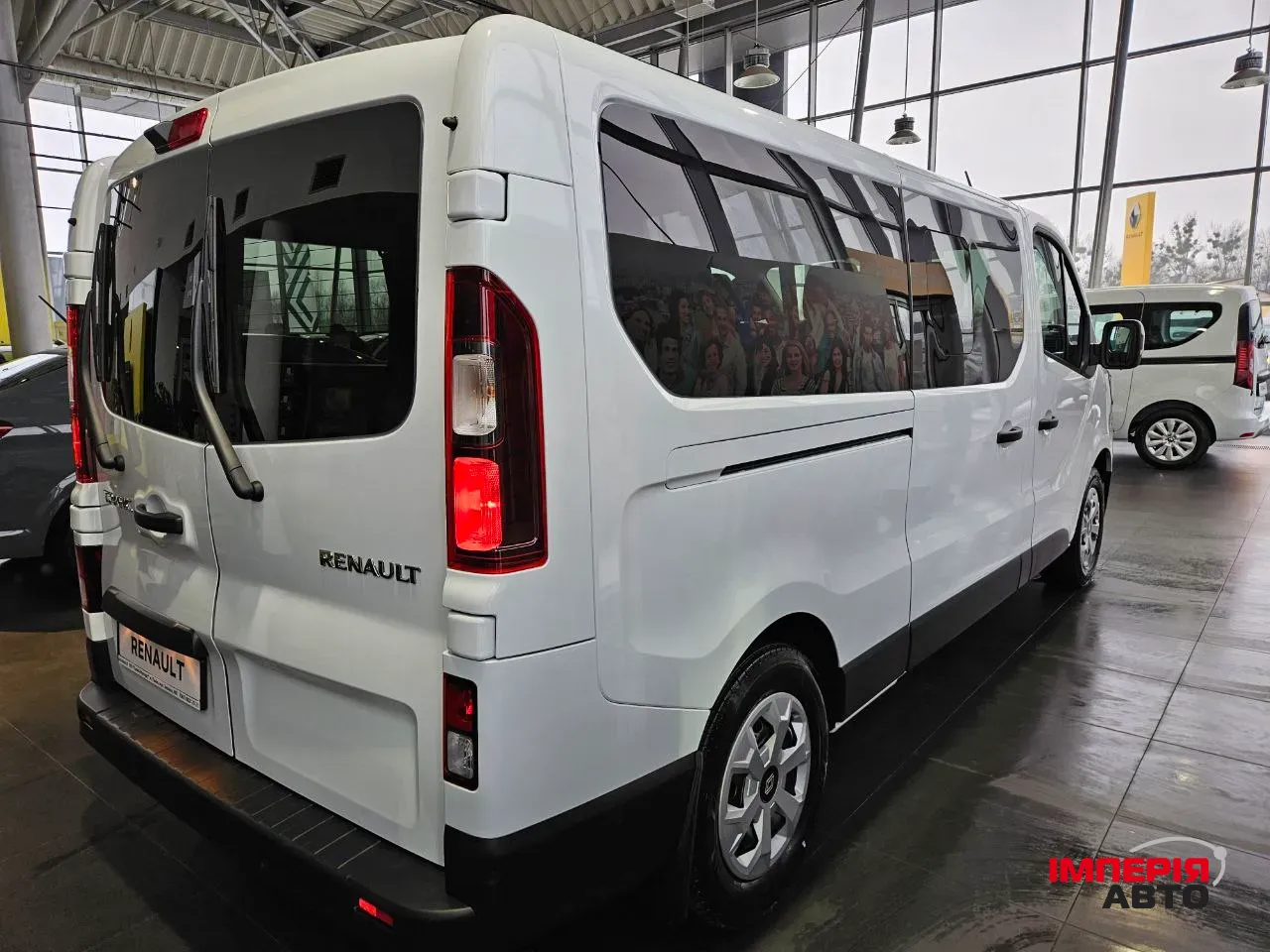 Renault Trafic - фото 13