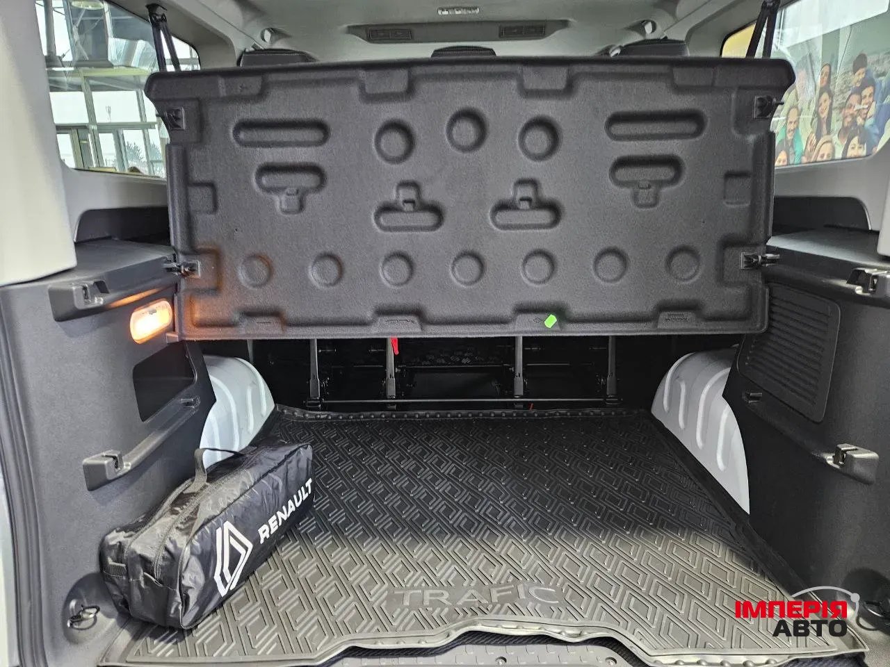 Renault Trafic - фото 12