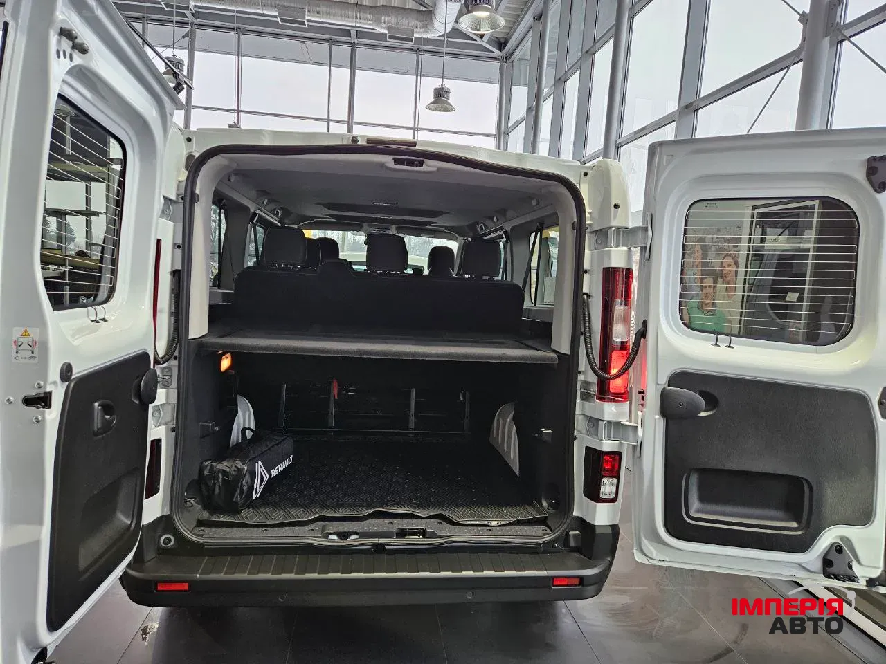 Renault Trafic - фото 10