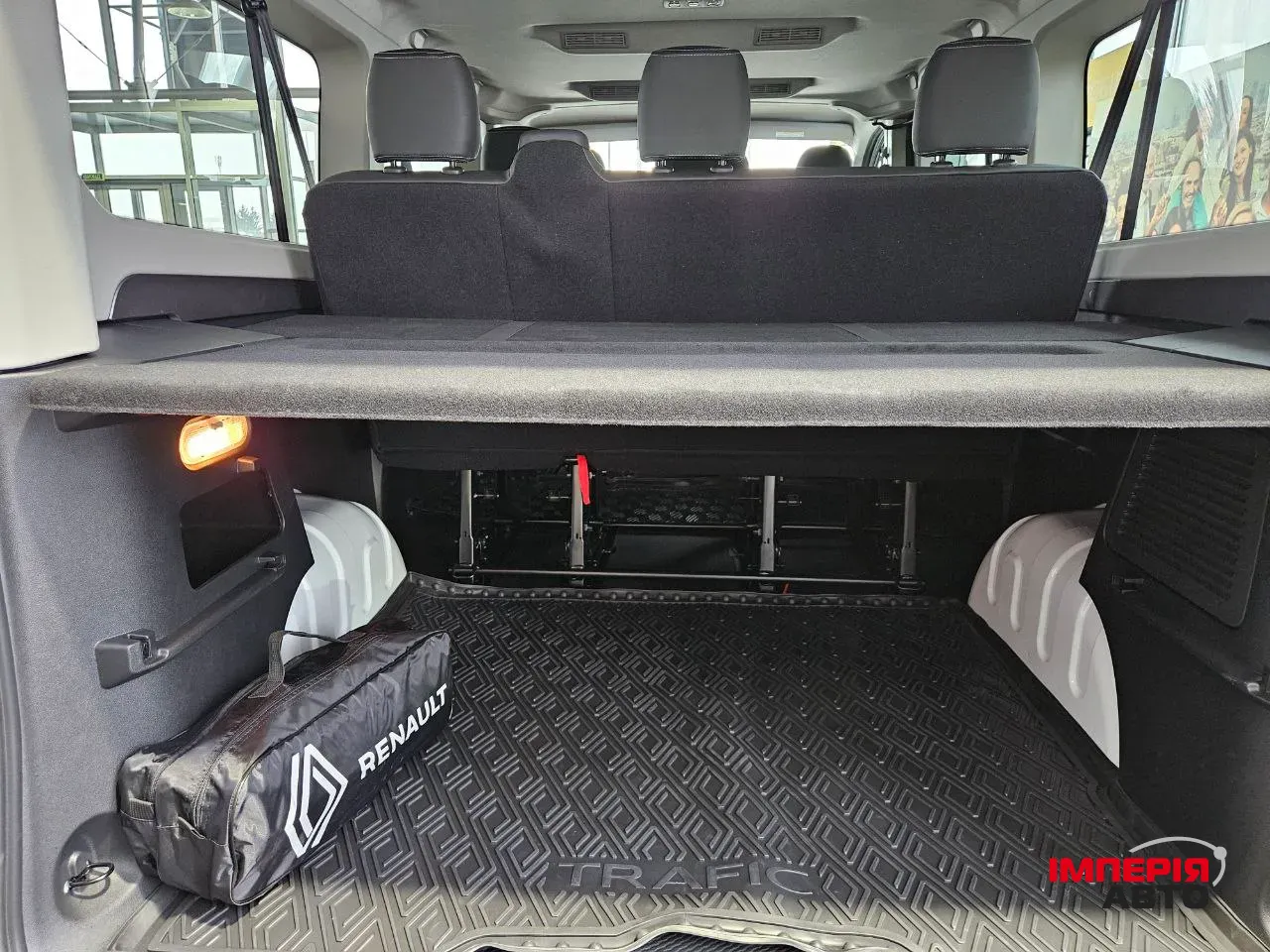 Renault Trafic - фото 11