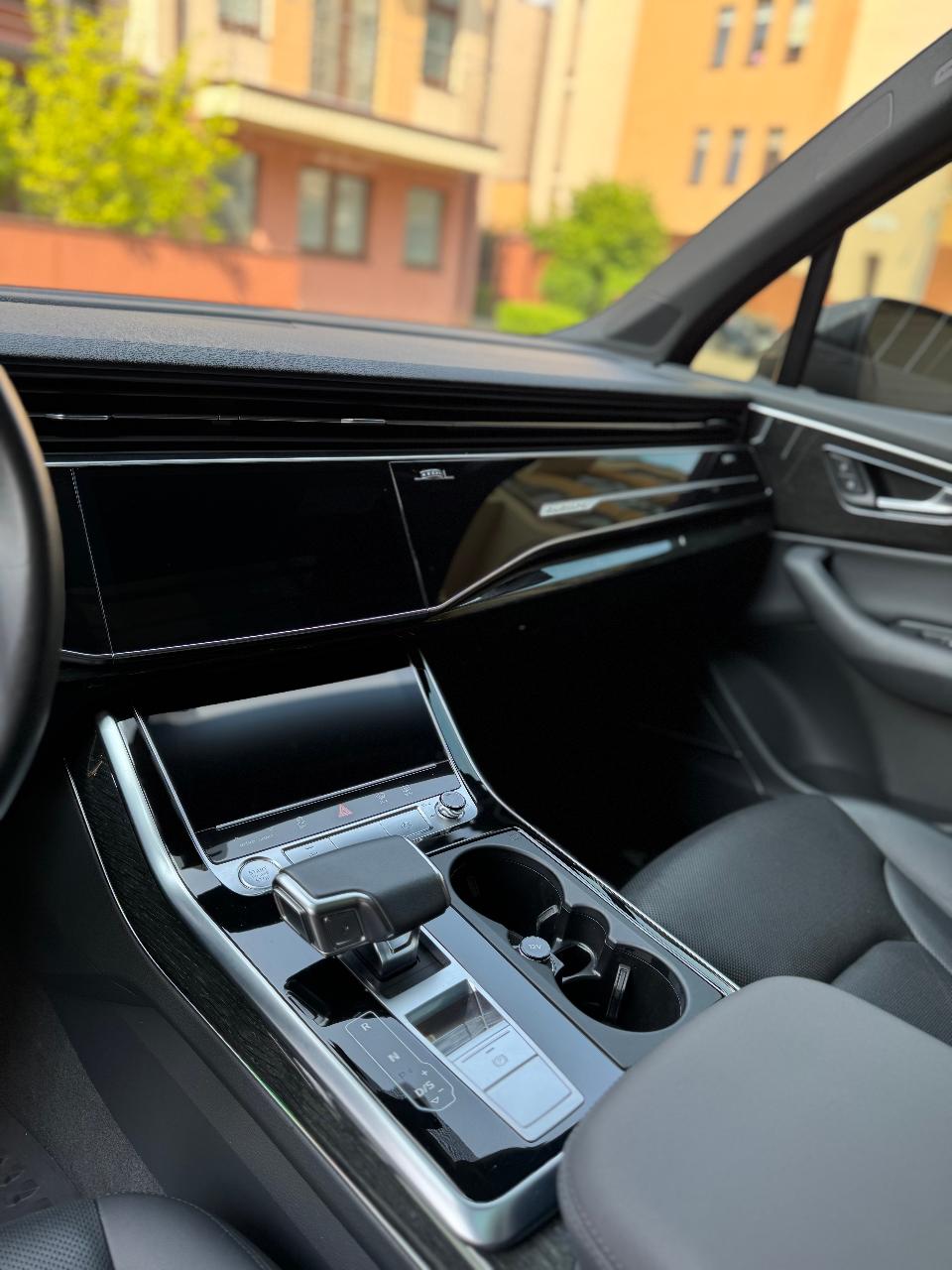 Audi Q7 - фото 1