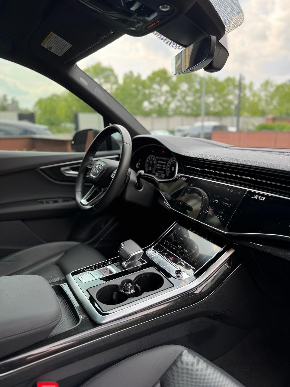 Audi Q7 - фото 11