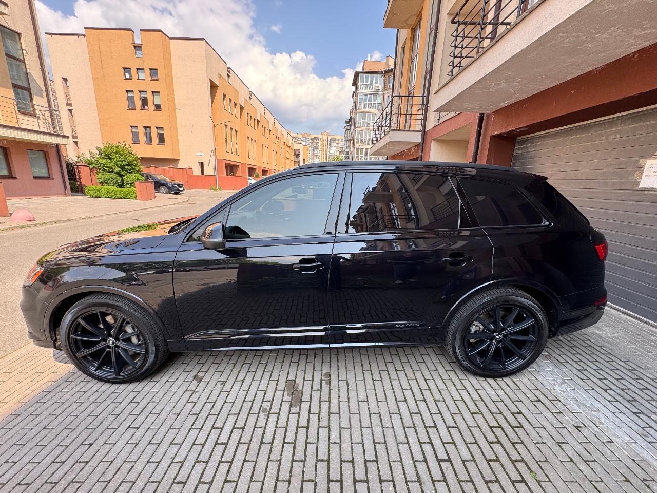 Audi Q7 - фото 6