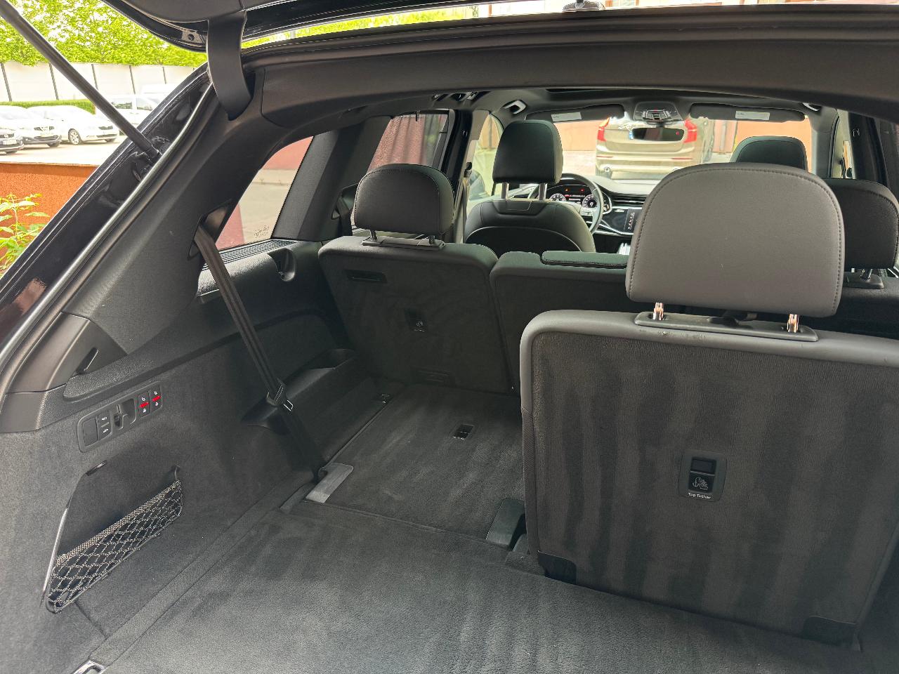 Audi Q7 - фото 14