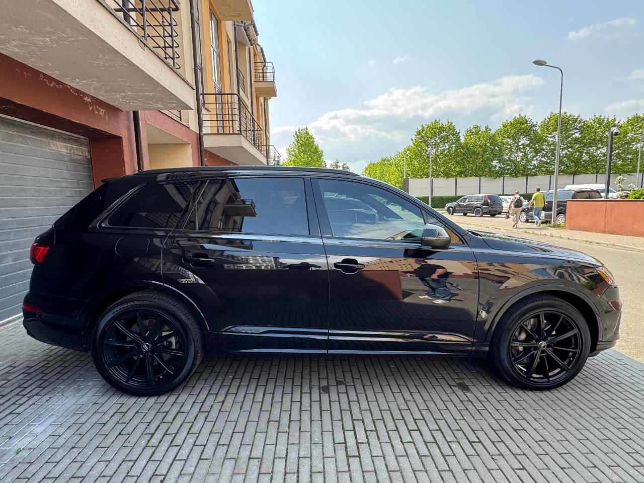 Audi Q7 - фото 19