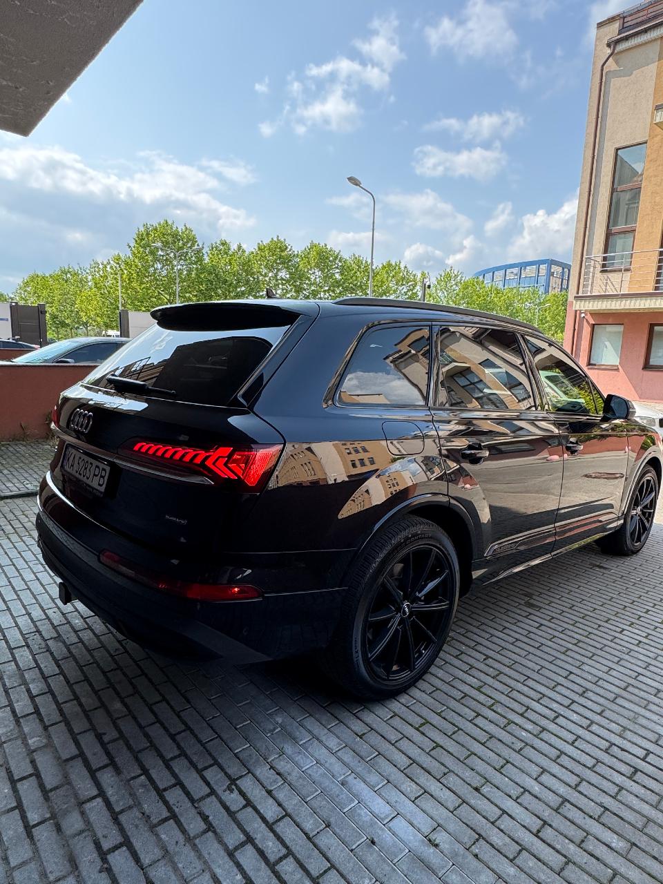 Audi Q7 - фото 8