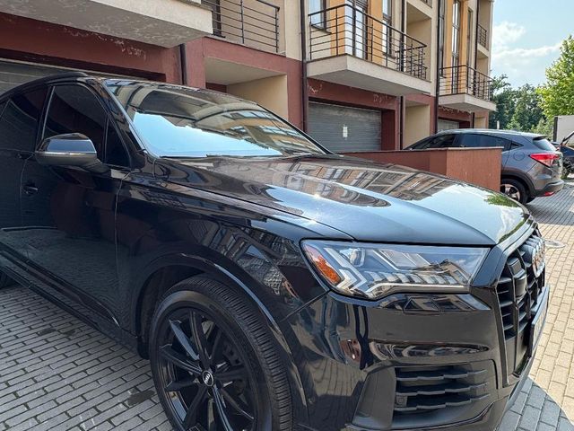 Audi Q7 - фото 1