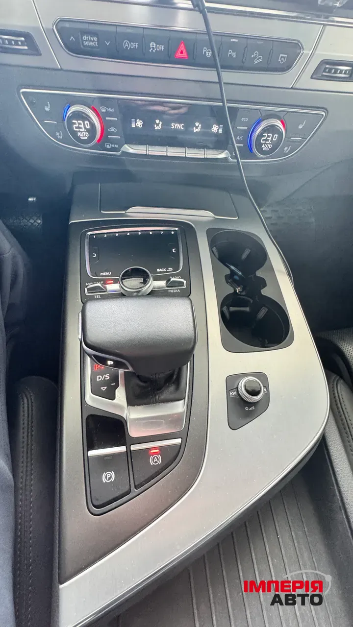 Audi Q7 - фото 19