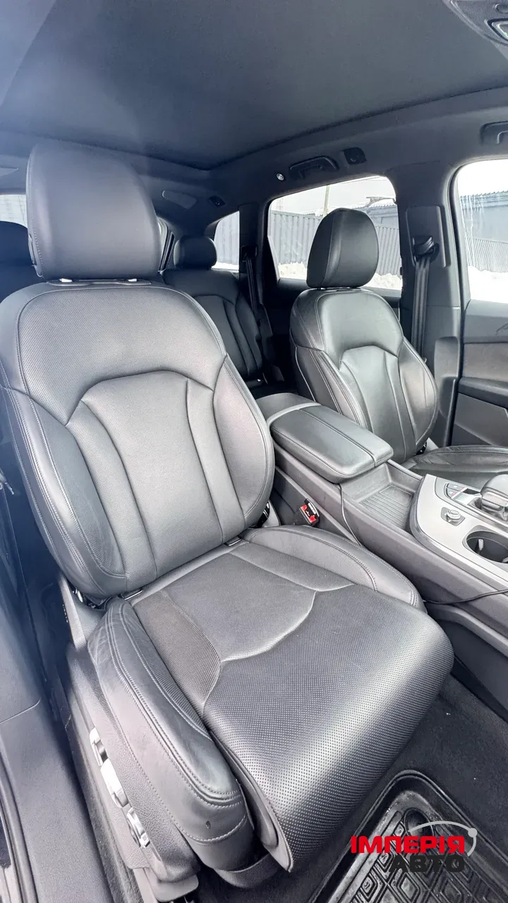Audi Q7 - фото 12