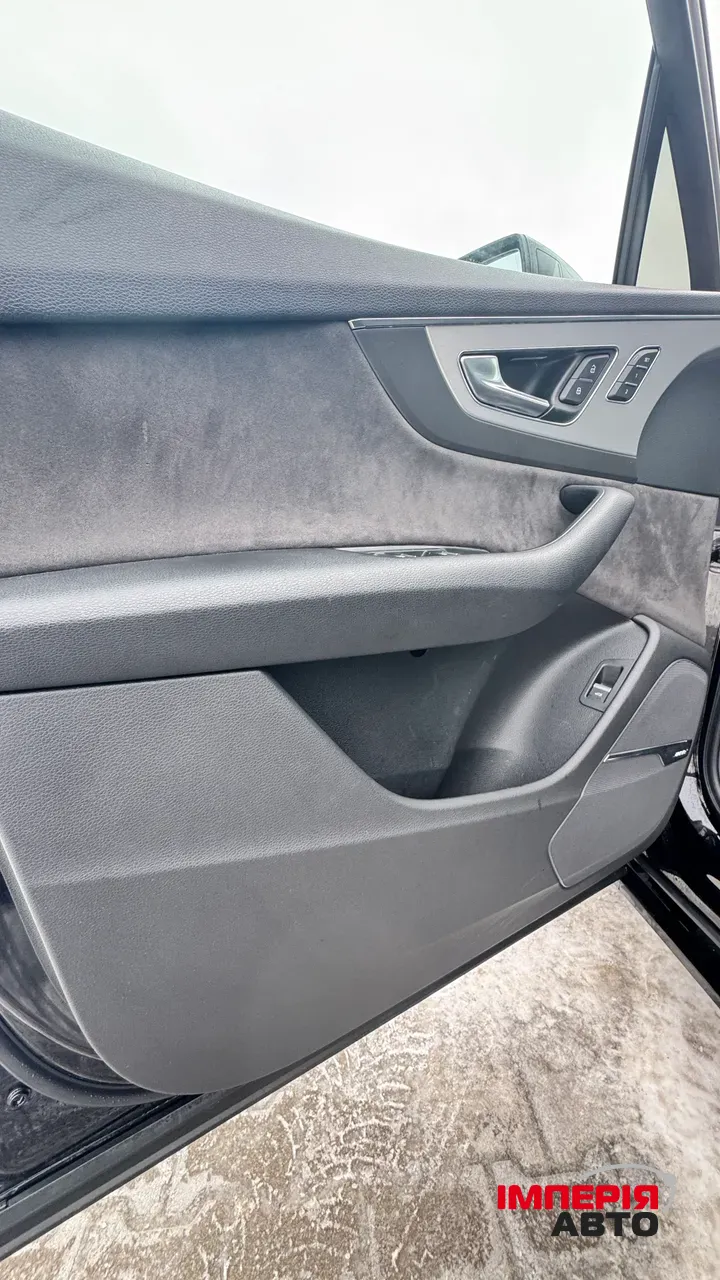 Audi Q7 - фото 24