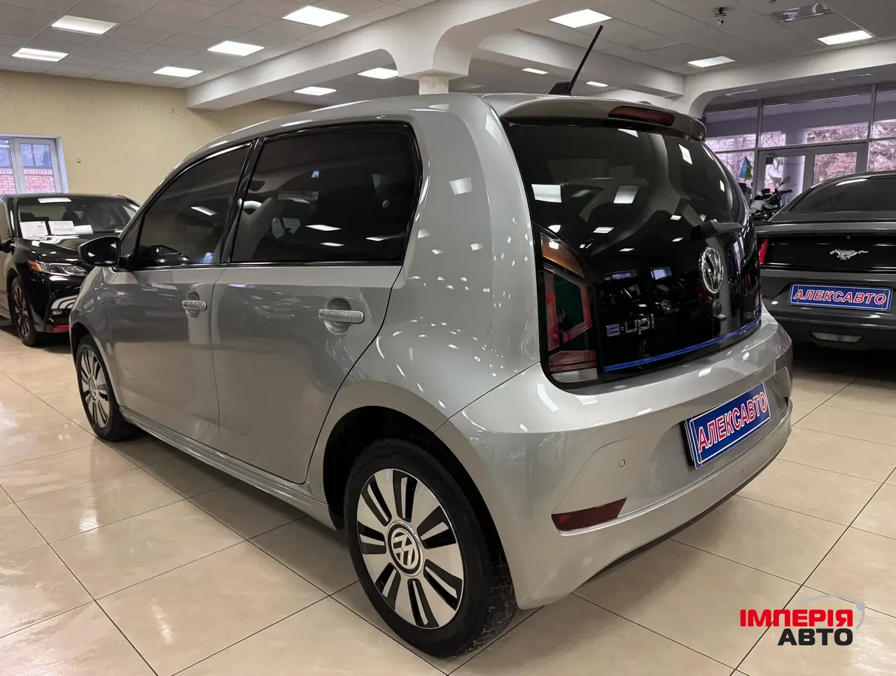 Volkswagen up! - фото 2