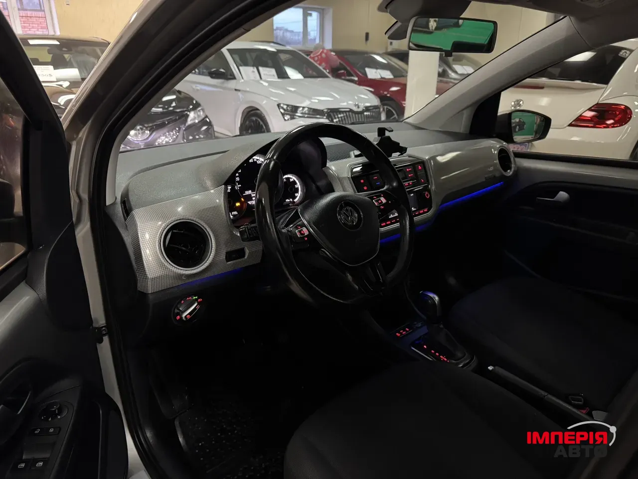 Volkswagen up! - фото 8