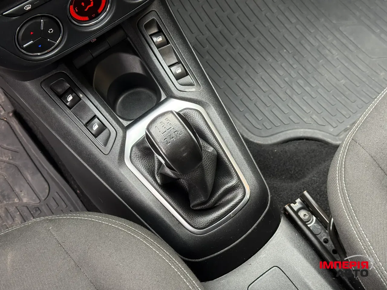 Peugeot 301 - фото 41