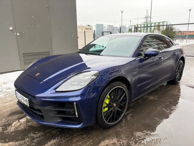 Porsche Panamera - фото 1