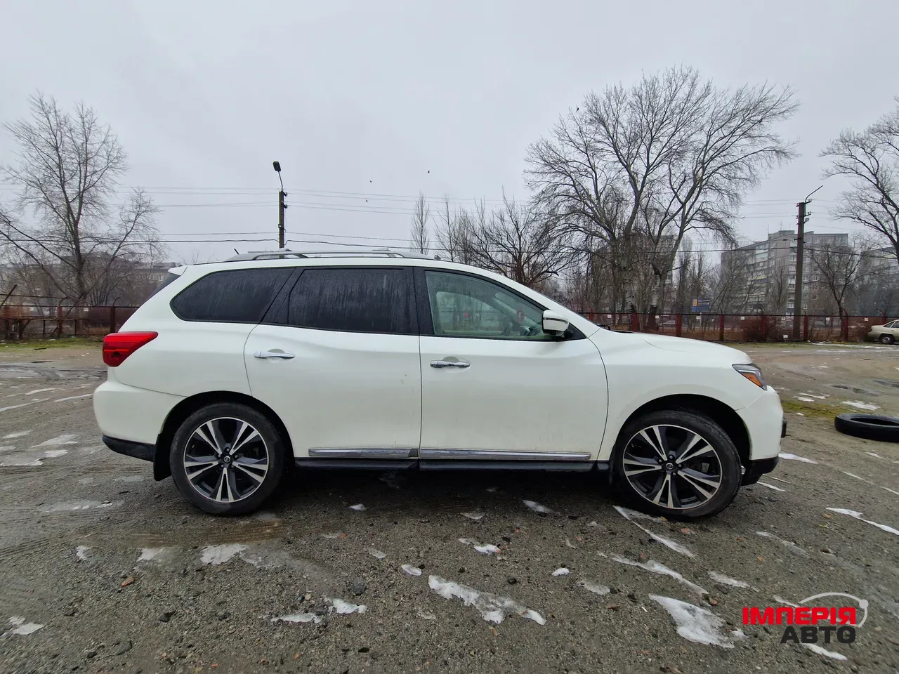 Nissan Pathfinder - фото 3