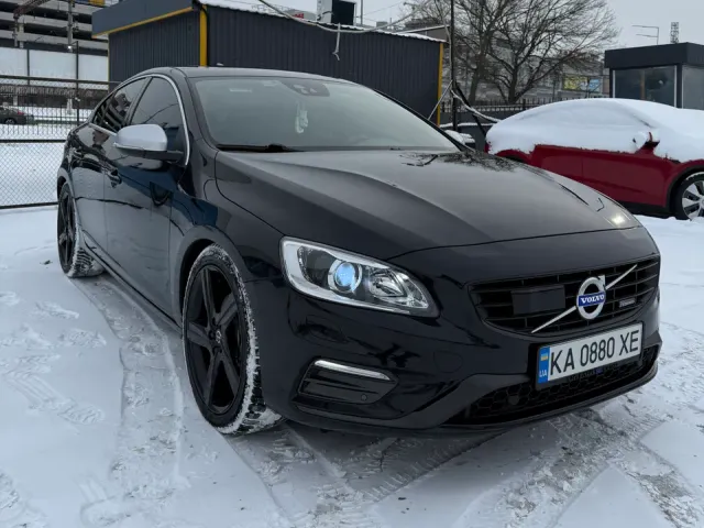 Volvo S60 - фото 1