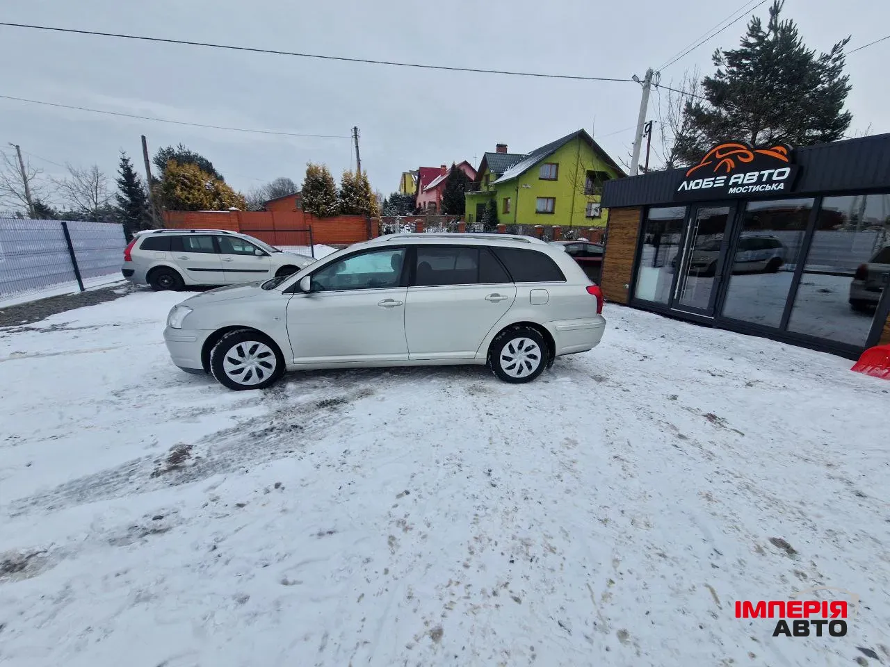 Toyota Avensis - фото 5
