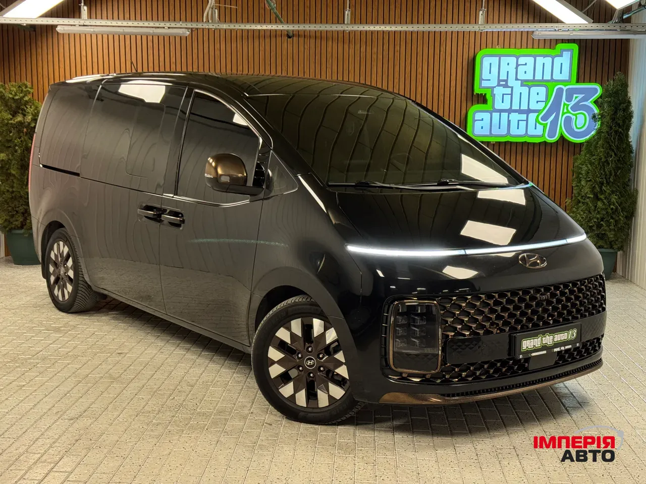 Hyundai Staria - фото 1