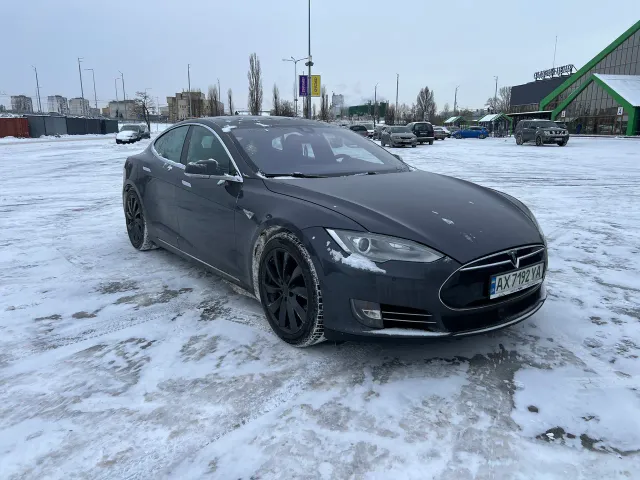 Tesla Model S - фото 3