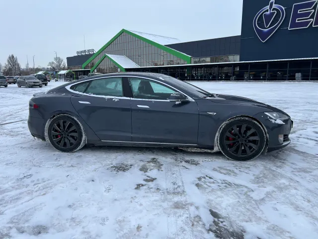 Tesla Model S - фото 4