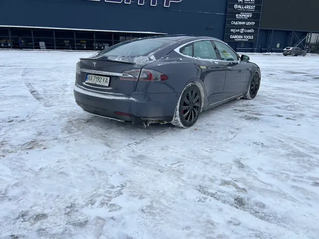 Tesla Model S - фото 5
