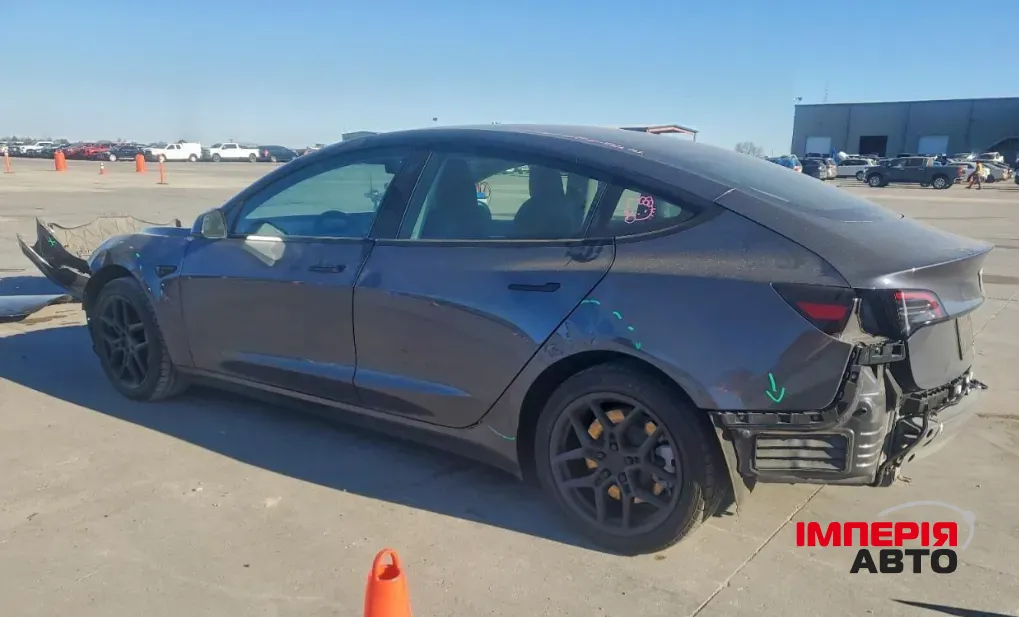 Tesla Model 3 - фото 2