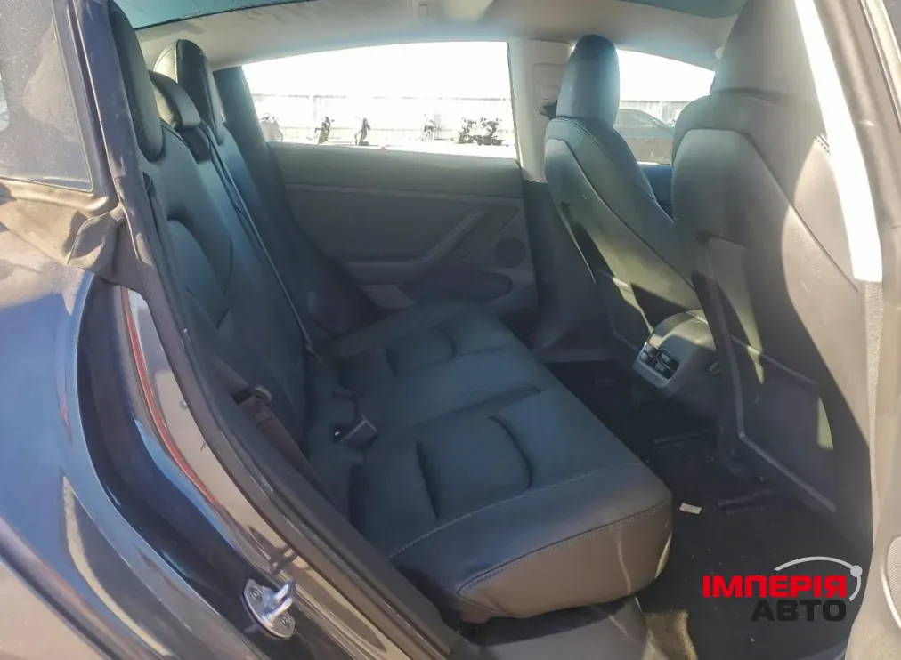 Tesla Model 3 - фото 10