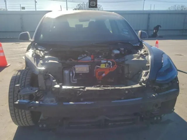 Tesla Model 3 - фото 5