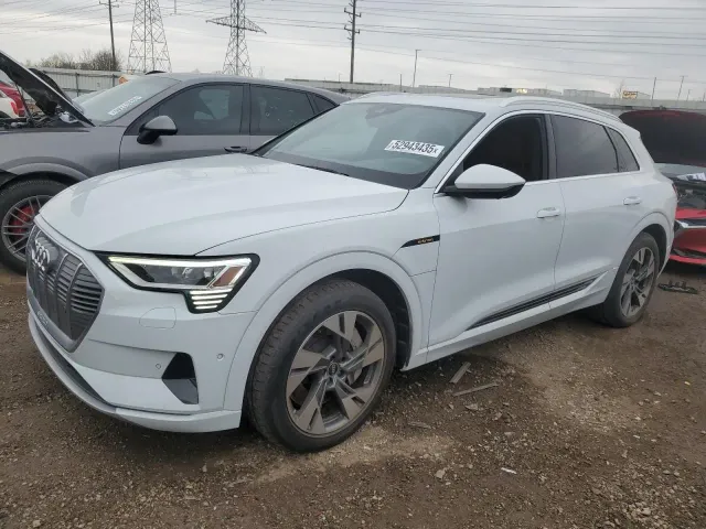 Audi e-tron - фото 1