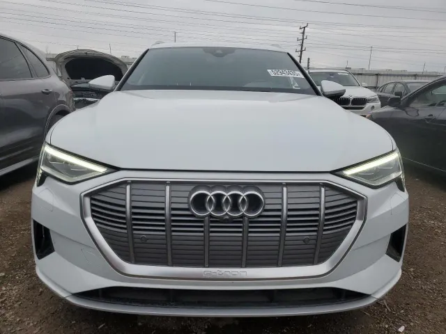 Audi e-tron - фото 2