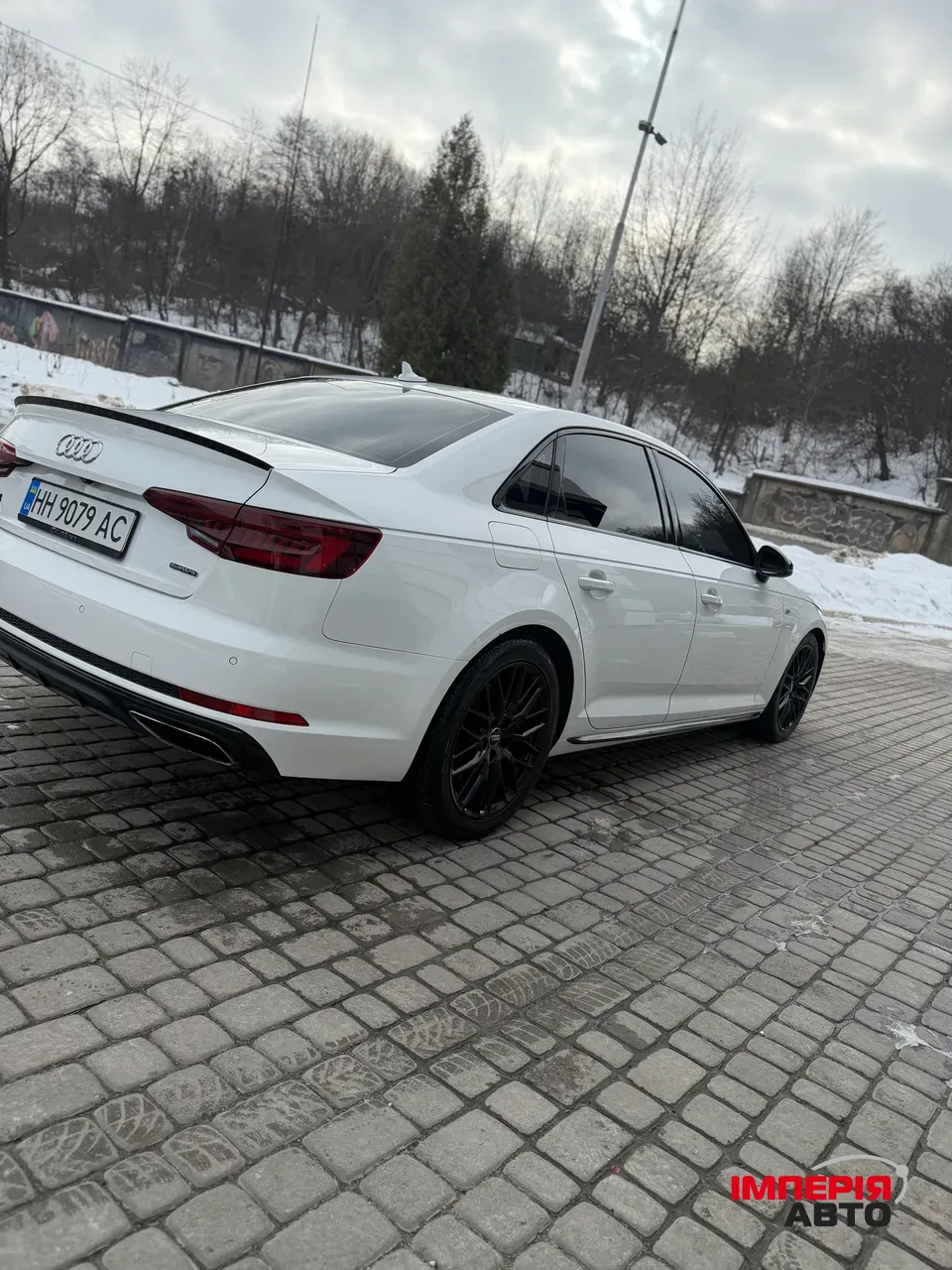 Audi A4 - фото 8