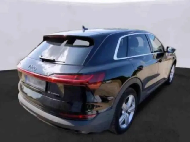 Audi e-tron - фото 2