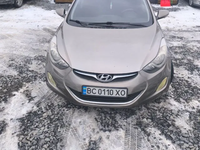 Hyundai Elantra - фото 1