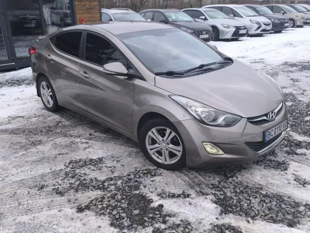 Hyundai Elantra - фото 4