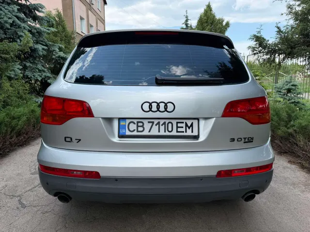 Audi Q7 - фото 3