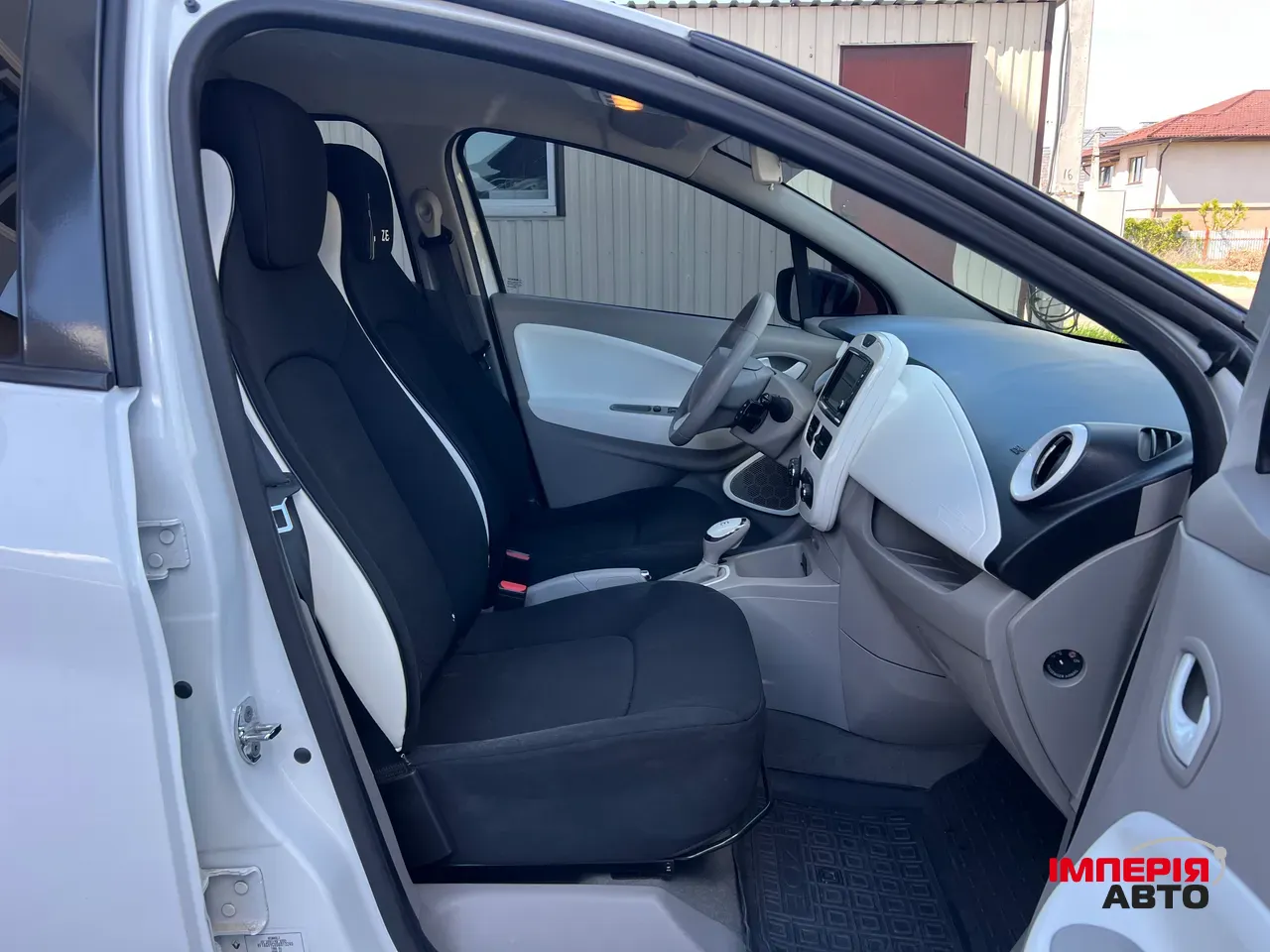 Renault ZOE - фото 10