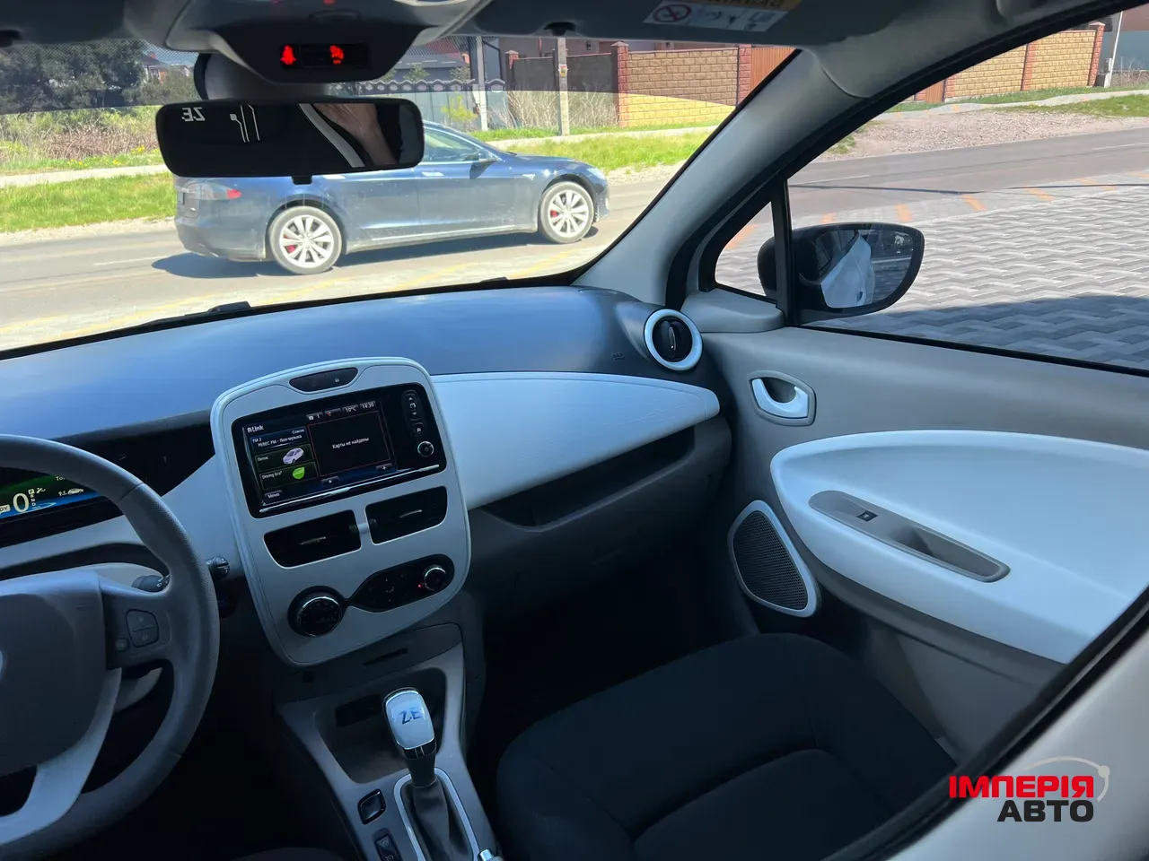 Renault ZOE - фото 8