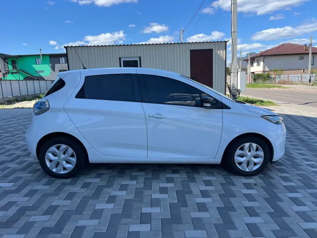 Renault ZOE - фото 5