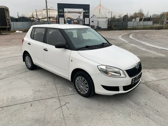 Skoda Fabia - фото 4